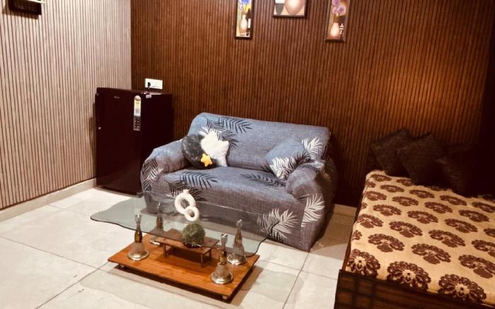 Ansh Abode | Cozy City Getaway