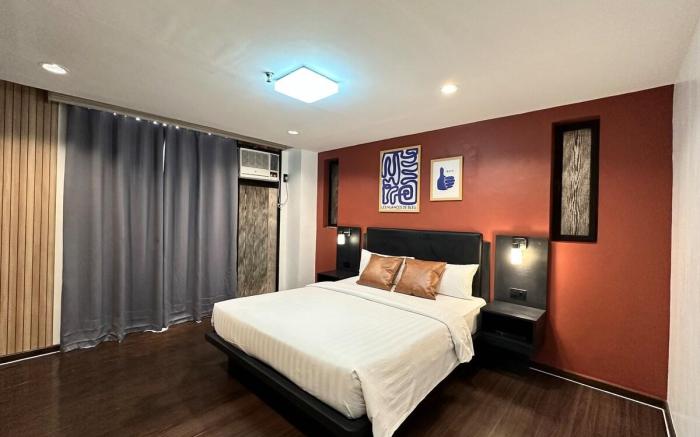 Artsy Central Loft [1BR, 24/7Concierge, Balcony]