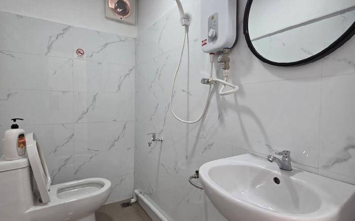 Triple Room with Bathroom nearto Gleneagles Penang