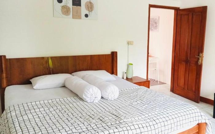 Loteng 19C comfy and spacious room to rent