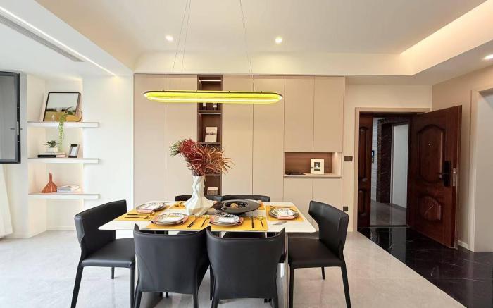 Charming Mount Emei Apartment hosted by a German Couple