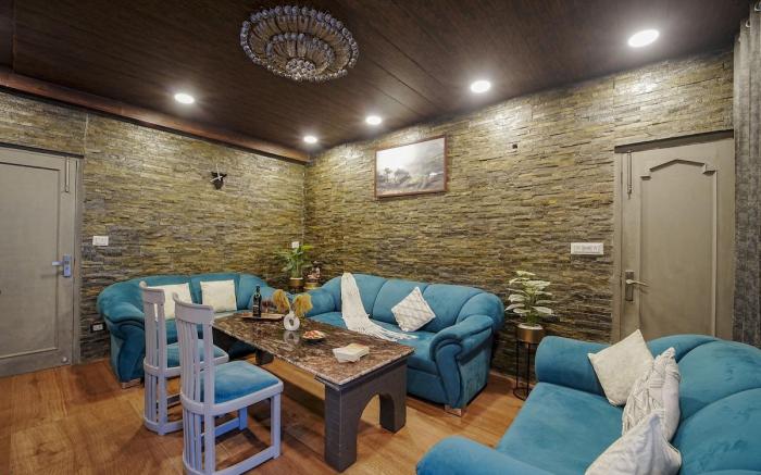 Leo - 2BHK With Jacuzzi (2.5 kms from mall road)