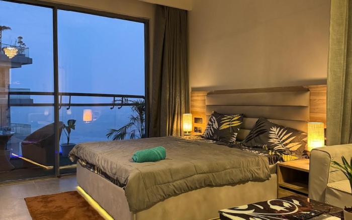 The Luxe Loft by NJ|39th floor city or lake view