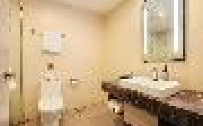 Home Inn Style Zhengzhou East High-speed Railway Station East Square