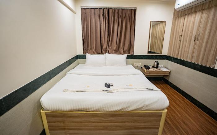 Hotel The Royal  Nest 