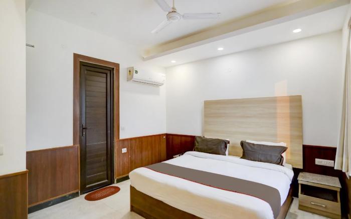 Hotel O Divy Noida Sector 50 Metro Station