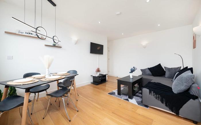 Central 2BR Flat | Fast Wi-Fi | Underground 2min