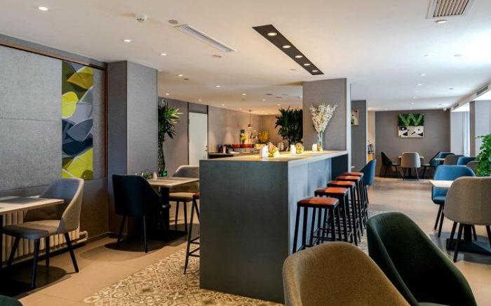 Home Inn Style Yantai Bus Terminal Railway Station