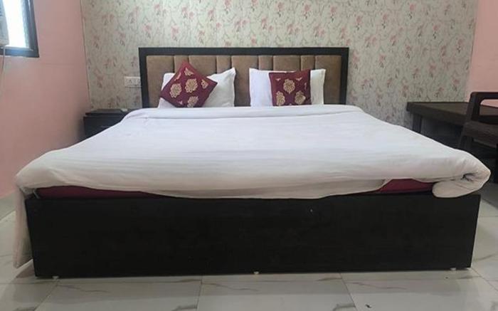 FabHotel Baba Guest House