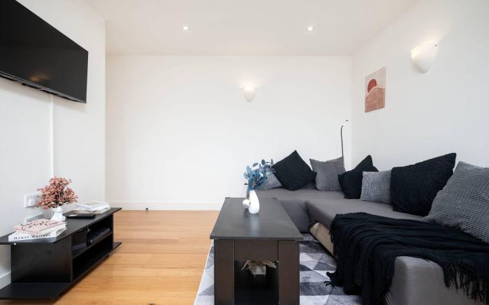 Central 2BR  Fast Wi-Fi  Ideal for Travellers
