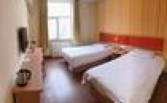 Home Inn Haiyang Xinyuan Plaza Commercial Center