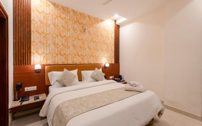 The Lodgers Hotel Near Medanta Hospital Sector 38