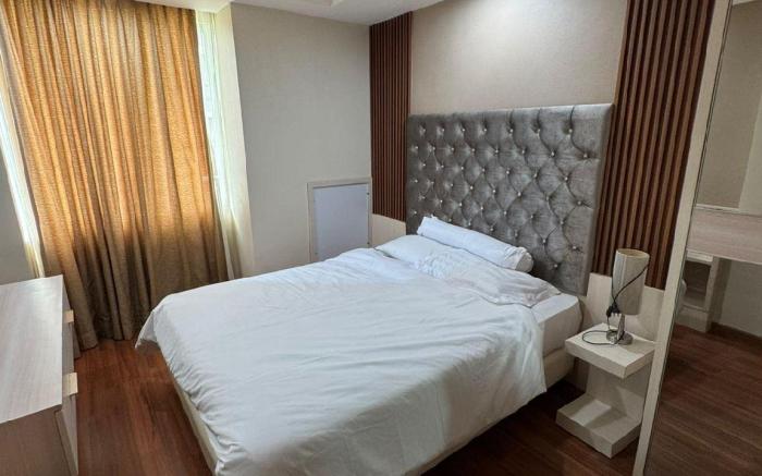 APARTEMENT MALIBU PALING LUAS 3 KAMAR TIDUR 10 ORG
