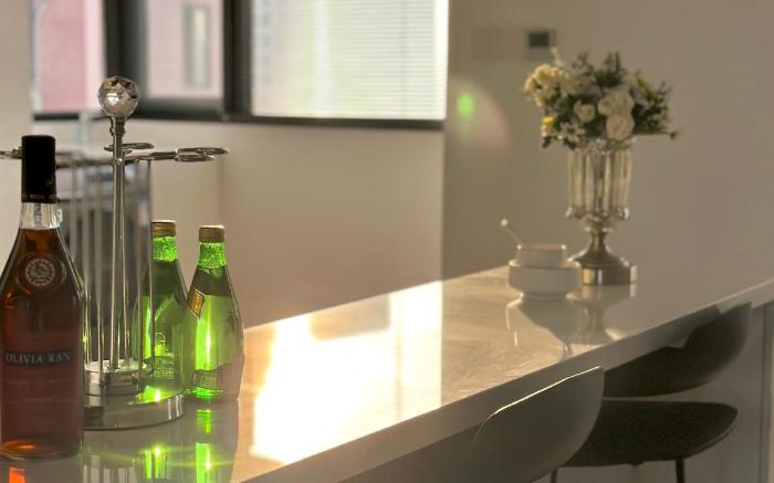 Zhome- Parkville Three Bedrooms with City View
