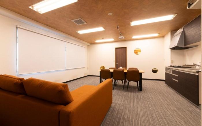 池袋駅近く！広々30㎡リビング＆キッズスペース