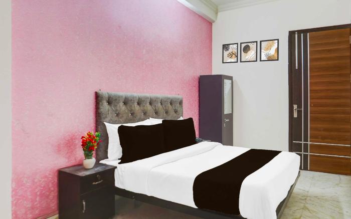 Collection O Johri Enclave Metro Station Second Home