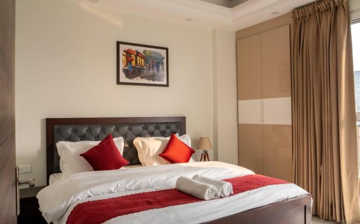 The Lodgers One BHK Apartment Nxt to Phase 1 Metro