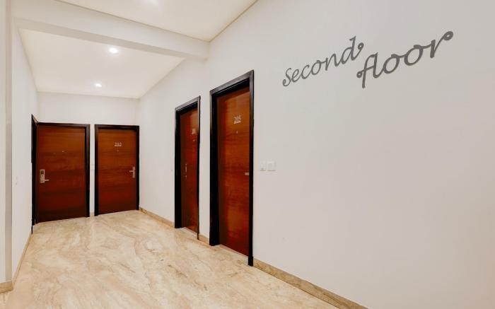 Super Townhouse Hotel Sec- 54 Golf Course Road