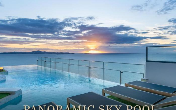 Stunning Sea View Condo -Next To Beach