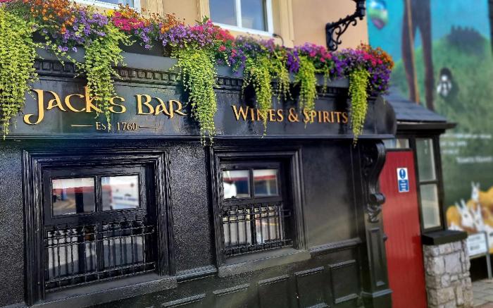 Walsh's Hotel and Apartments