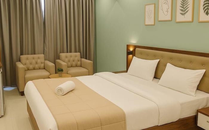 Pool Side Studio | 500 m to Beach, Pubs & Casino's