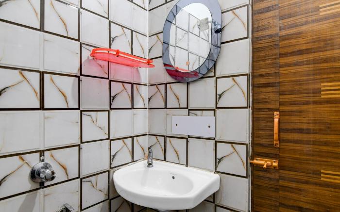 Hotel O by OYO The Golden Nest Kavi Sukanta Metro Station