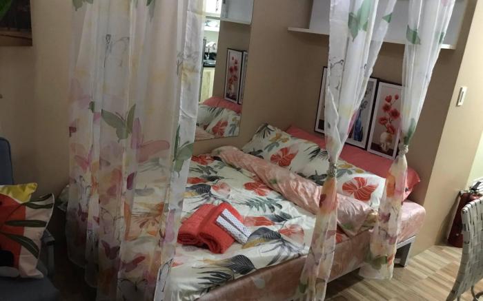 5 minutes to Jazz Mall Studio-type condo100mbps