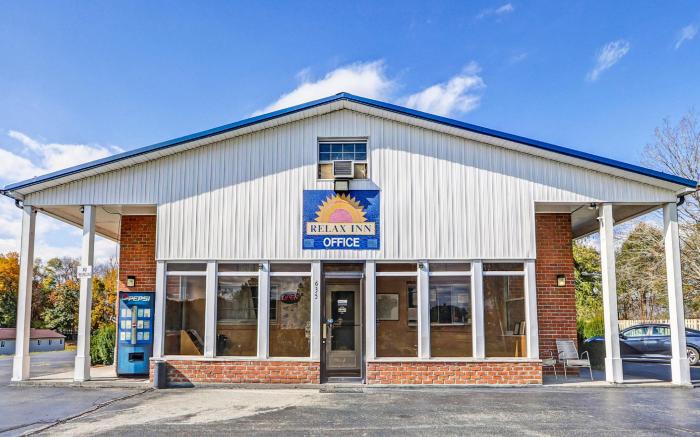 Hotel O Relax Inn Lewisburg near I-64