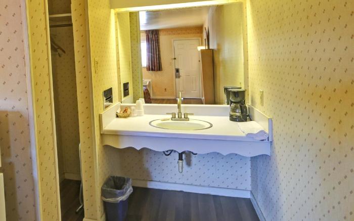 Hotel O Relax Inn Lewisburg near I-64