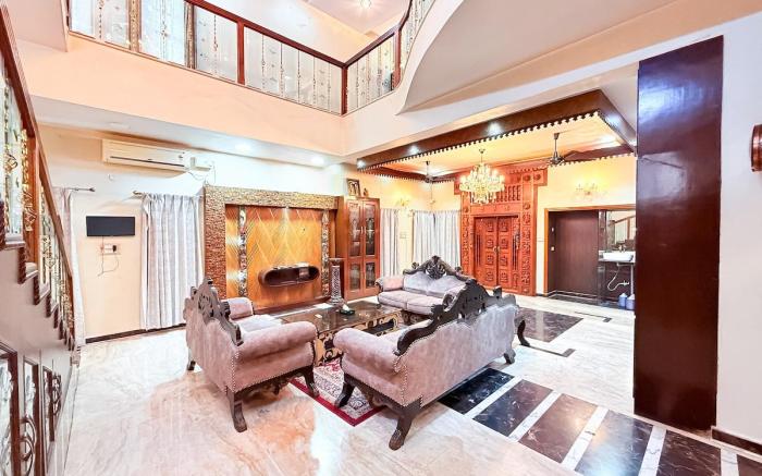 Wooden Whispers Traditional Luxe Spacez Villa