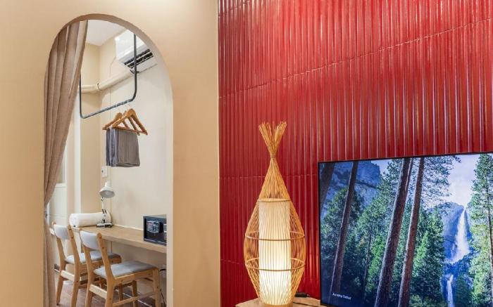 Charming Studio @ Saigon Alleyway by Blue Fingers