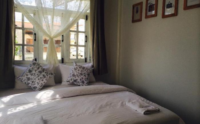 Norn Nab Dao Whitehouse