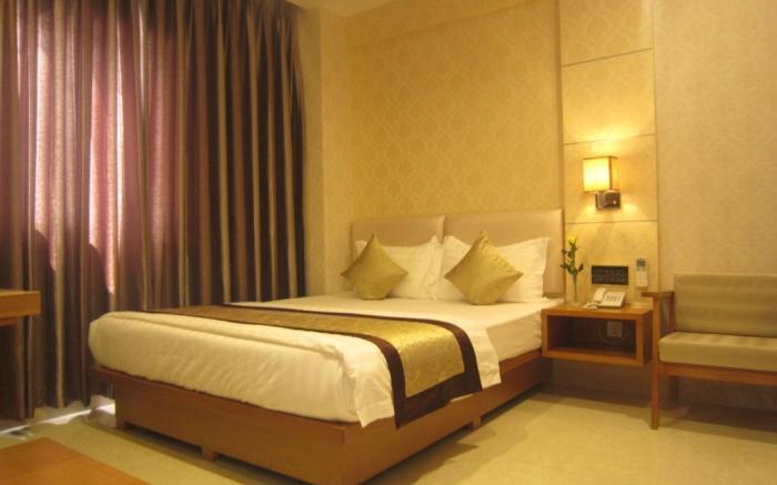 S79 Happy Hotel 2