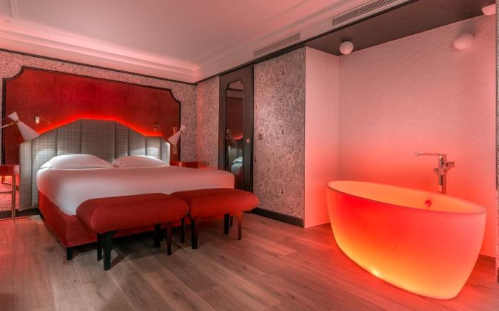 Idol Hotel