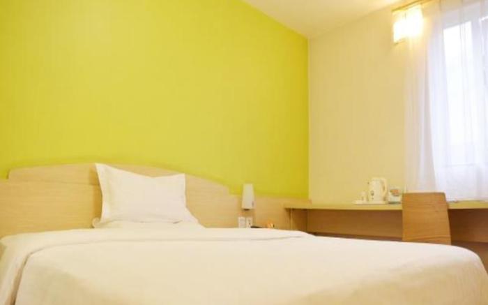 7 Days Inn Chengdu Wuda Garden Longzhuayan Metro Station