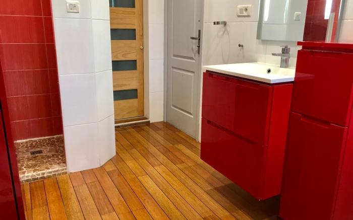 The countryside in the ocean at La Rochelle with your feet in the barn