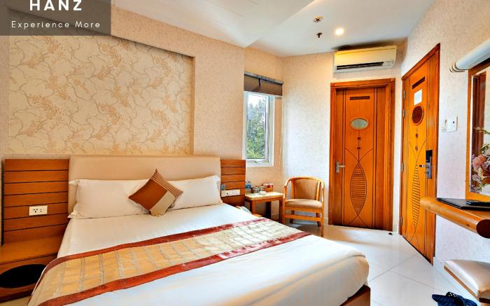 S79 Happy Hotel 2