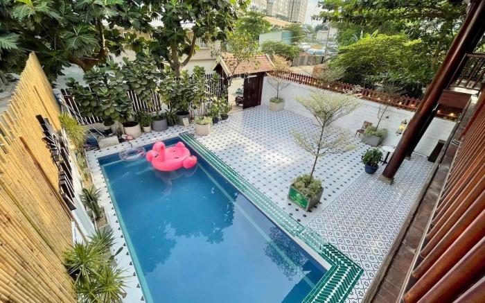 GemVilla 188 Large pool garden