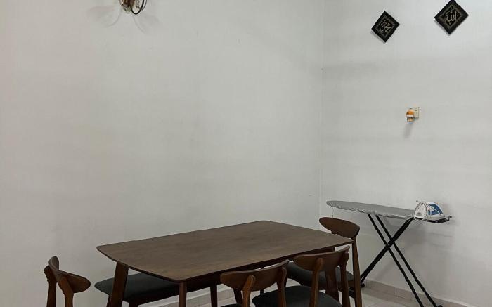 NH1 Homestay Gong Badak