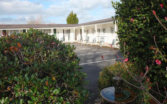 Colonial Court Motel