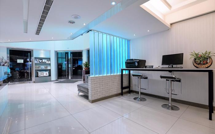 J Hotel