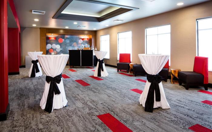 Holiday Inn Milwaukee Riverfront By IHG