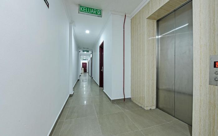 Dancenter J Hotel Masjid India