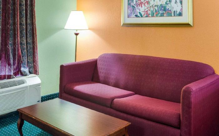 Econo Lodge Canton I-55