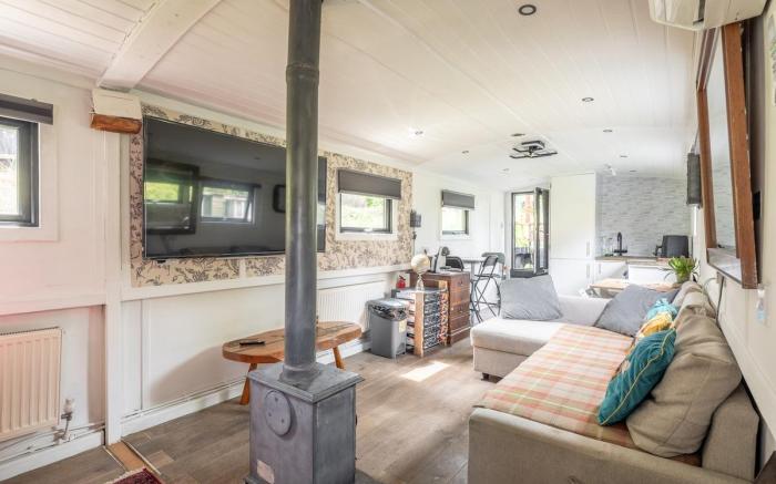 Central Cambridge Widebeam Houseboat