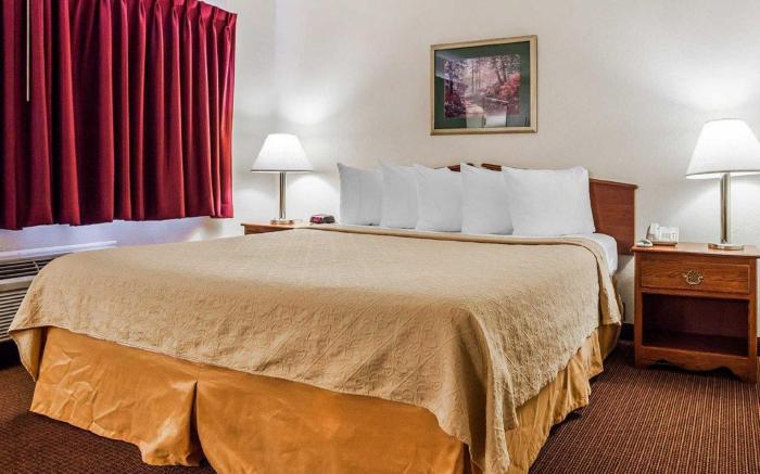 Quality Inn & Suites Des Moines - Merle Hay Road