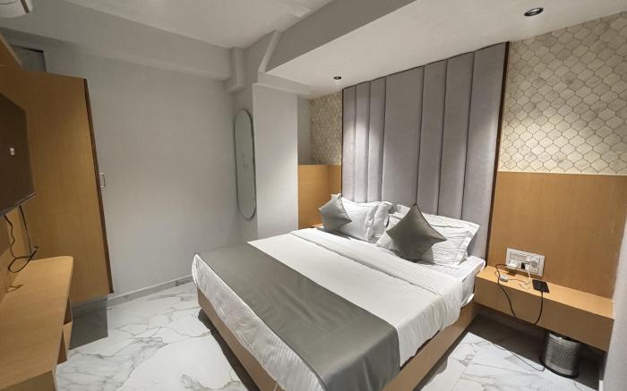 Hotel Pravish Sky - Sg Highway Ahmedabad 