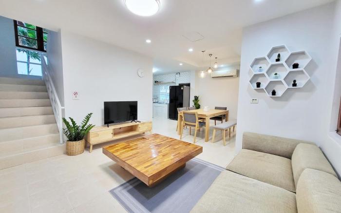 Poon House Nimman: Spacious Stay Near Attractions