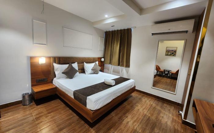 The Aura Hotel & Banquet