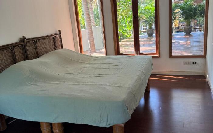 Nice pool villa by the beach